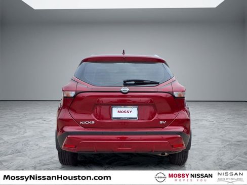 Used 2022 Nissan Kicks SV FWD image 6