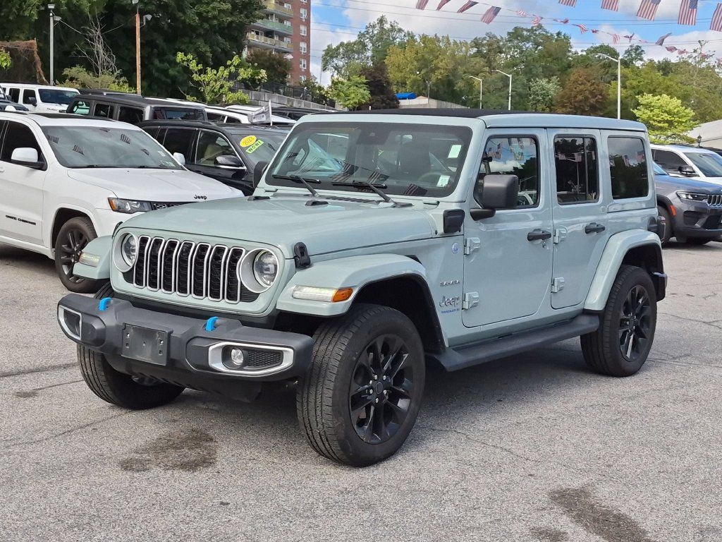 Used 2024 Jeep Wrangler Unlimited Sahara w/ Technology Group AWD/4WD image 1