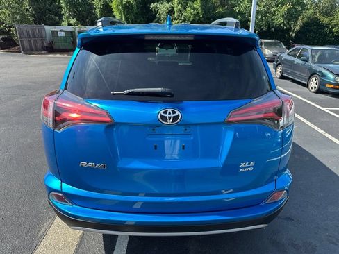 Used 2018 Toyota RAV4 XLE AWD/4WD image 4