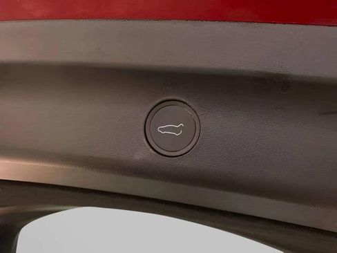 Used 2024 Tesla Model Y 2WD image 10