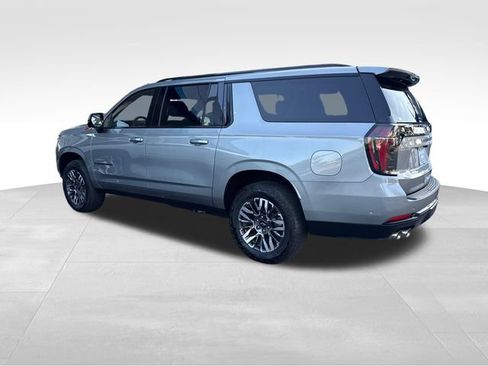 Used 2025 Chevrolet Suburban Z71 AWD/4WD image 3