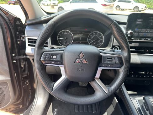 Used 2024 Mitsubishi Outlander ES FWD image 16