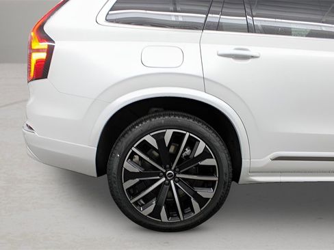 New 2026 Volvo XC90 B5 Core w/ Protection Package Premier image 17