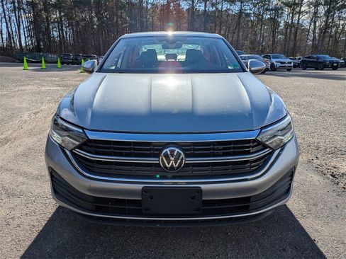 Certified 2024 Volkswagen Jetta SE image 9
