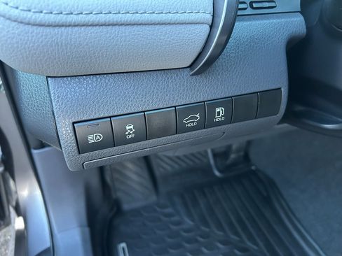 Used 2019 Toyota Camry XLE image 11