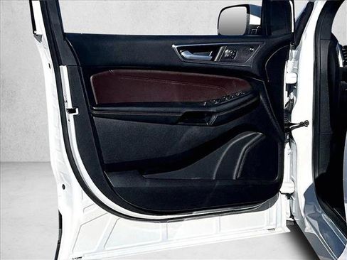 Used 2022 Ford Edge Titanium w/ Equipment Group 301A image 18