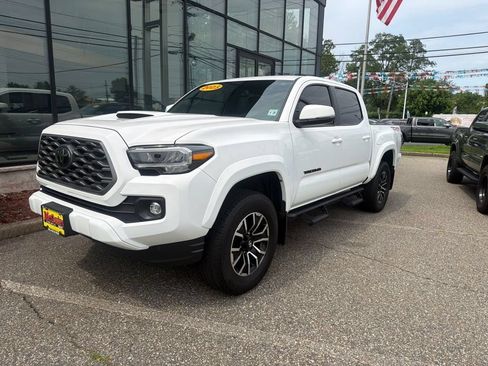 Used 2023 Toyota Tacoma TRD Sport AWD/4WD image 3