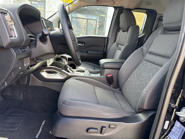 Used 2025 Nissan Frontier SV RWD image 4