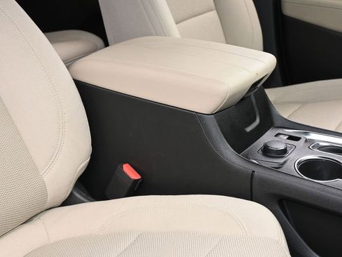 Used 2023 Chevrolet Traverse LS image 39