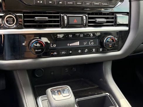 Used 2023 Nissan Pathfinder SL image 24