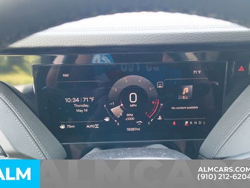 Used 2025 GMC Yukon XL Denali AWD/4WD image 16