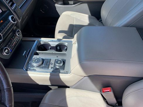 Used 2018 Ford Expedition Max XLT w/ Equipment Group 202A AWD/4WD image 13