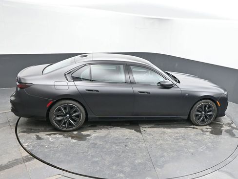 Used 2023 BMW 760i xDrive image 71