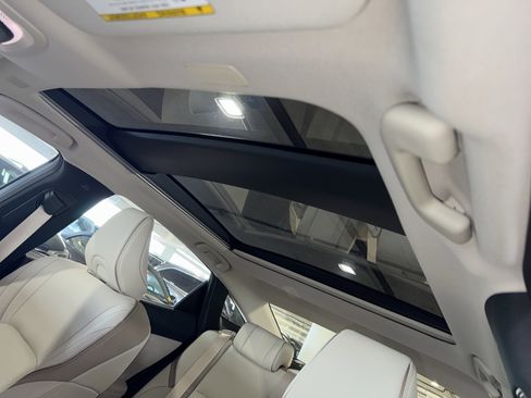 Used 2025 Toyota Crown Limited image 31