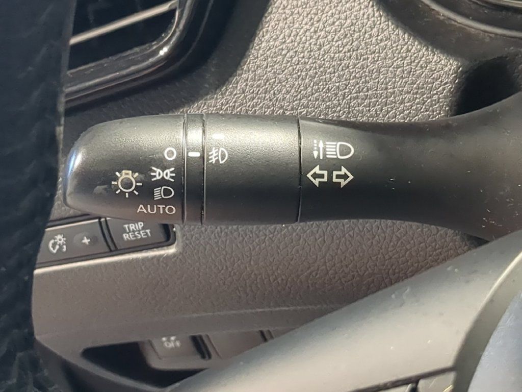 Used 2017 Nissan Rogue Sport SV w/ SV All-Weather Package AWD/4WD image 31