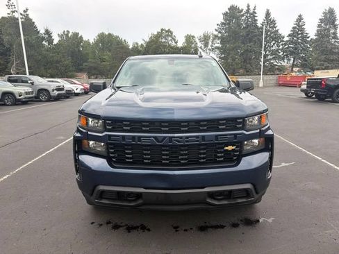 Used 2020 Chevrolet Silverado 1500 Custom w/ Custom Value Package AWD/4WD image 3