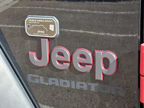 Used 2021 Jeep Gladiator Rubicon AWD/4WD image 5