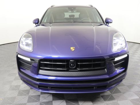 Certified 2025 Porsche Macan AWD/4WD image 8