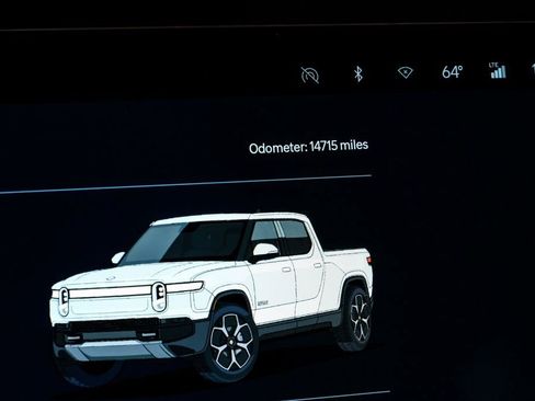 Used 2023 Rivian R1T Adventure image 23