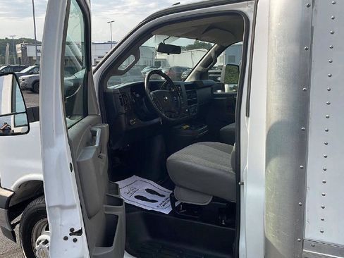 Used 2021 Chevrolet Express 4500 Extended w/ Power Convenience Package RWD image 11