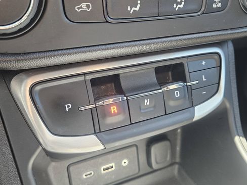 Used 2024 GMC Terrain SLE FWD image 14
