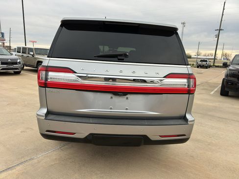 Used 2020 Lincoln Navigator Reserve image 5