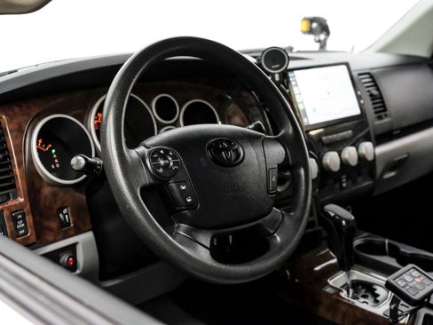 Used 2010 Toyota Tundra 4x4 CrewMax image 17