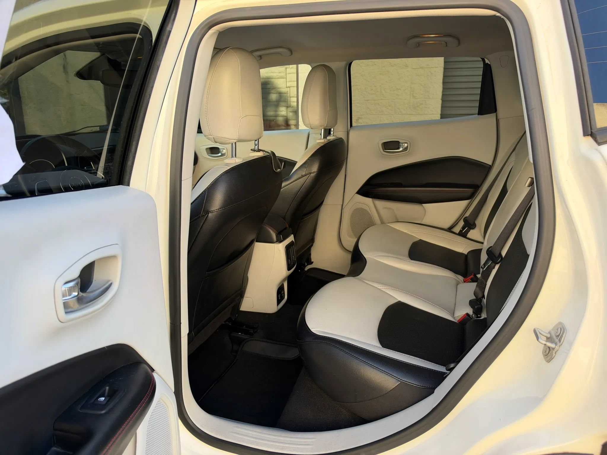 Used 2020 Jeep Compass Limited FWD image 28