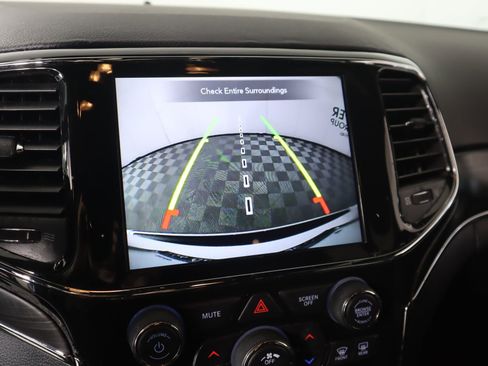 Used 2021 Jeep Grand Cherokee Limited w/ Luxury Group II image 6