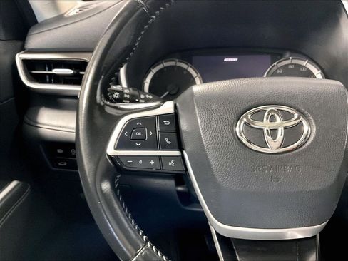 Used 2023 Toyota Highlander XLE AWD/4WD image 23