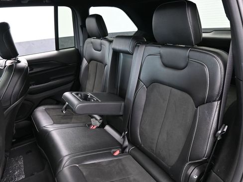 Used 2023 Jeep Grand Cherokee Altitude image 33