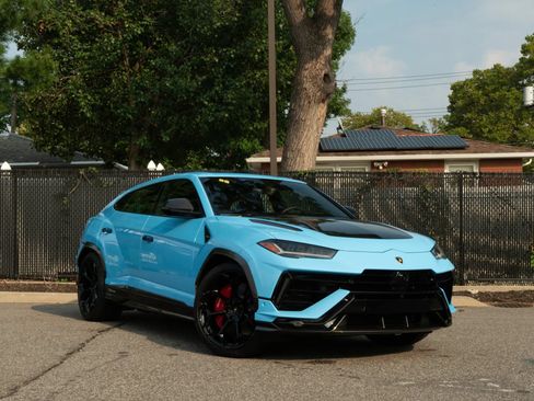 Used 2024 Lamborghini Urus Performante AWD/4WD image 2