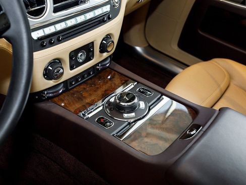 Used 2016 Rolls-Royce Ghost image 25