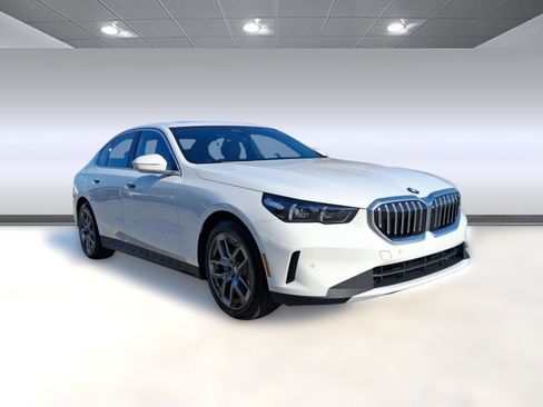 Used 2026 BMW 530i w/ Premium Package RWD image 6