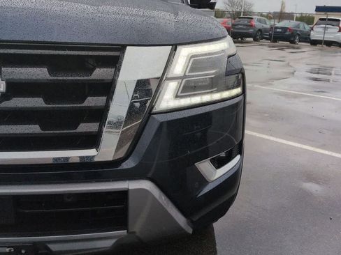 Used 2022 Nissan Armada SL w/ Captain's Chairs Package image 10