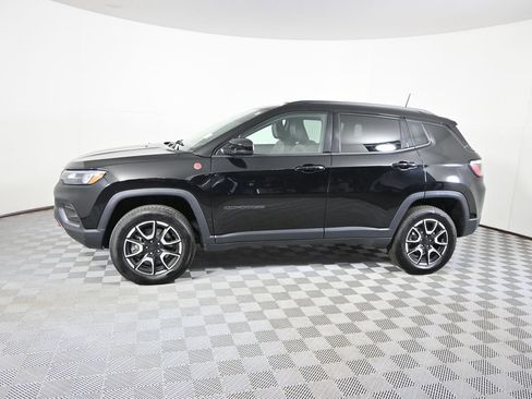 Used 2024 Jeep Compass Trailhawk AWD/4WD image 2