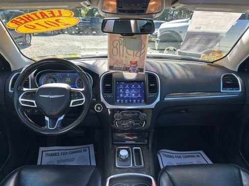 Used 2019 Chrysler 300 Limited RWD image 3