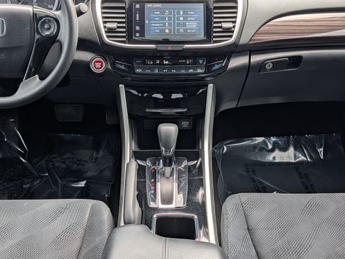 Used 2017 Honda Accord EX image 18