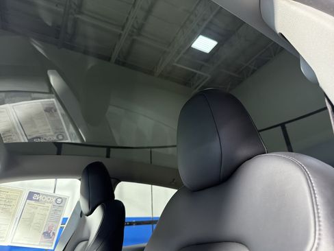 Used 2023 Tesla Model Y Long Range AWD/4WD image 27
