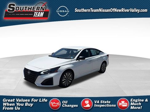 Used 2025 Nissan Altima 2.5 SV FWD image 1