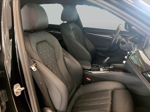 Used 2023 BMW 530i w/ Convenience Package RWD image 8