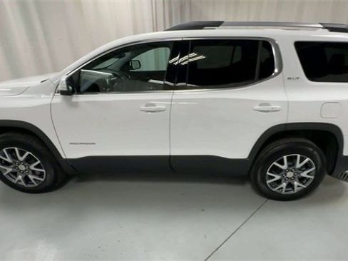 Used 2023 GMC Acadia SLT w/ Preferred Package image 5
