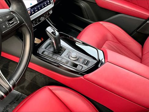 Used 2021 Maserati Levante image 17