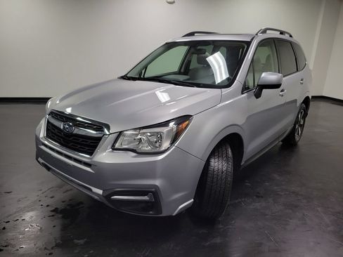 Used 2017 Subaru Forester 2.5i Premium w/ All-Weather Package AWD/4WD image 5