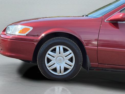 Used 2001 Toyota Camry LE w/ Value Pkg 3 FWD image 26