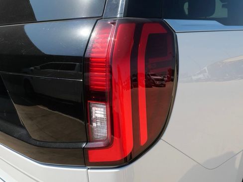 Used 2025 Ford Expedition Active AWD/4WD image 9