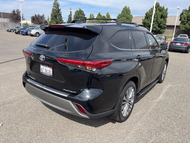 Used 2022 Toyota Highlander Platinum FWD image 3
