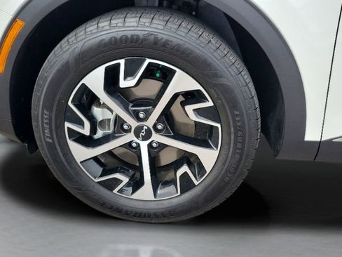 Used 2023 Kia Sportage EX image 18