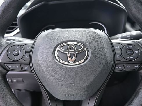 Used 2025 Toyota RAV4 LE AWD/4WD image 17