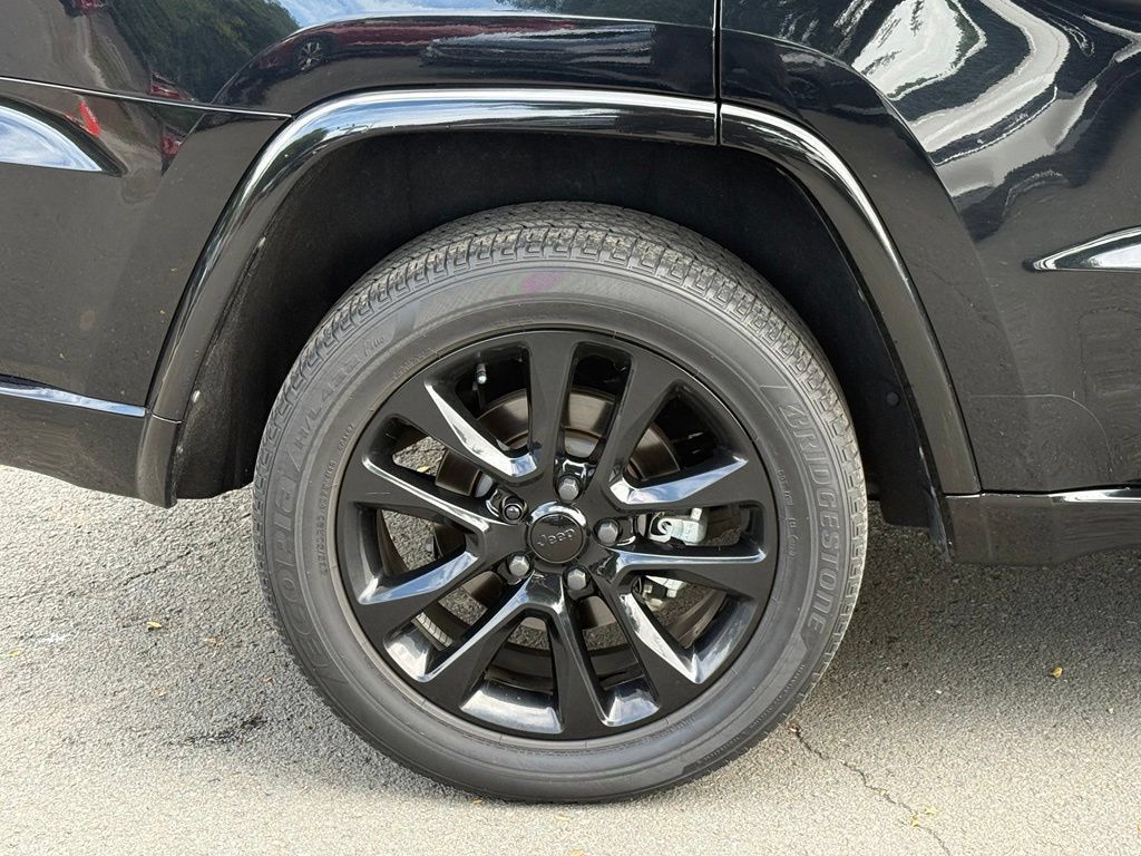 Used 2022 Jeep Grand Cherokee Laredo X AWD/4WD image 7